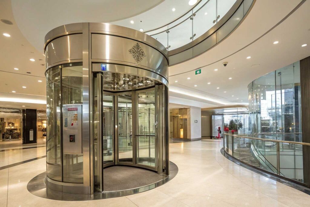 round shaped shopping mall elevator